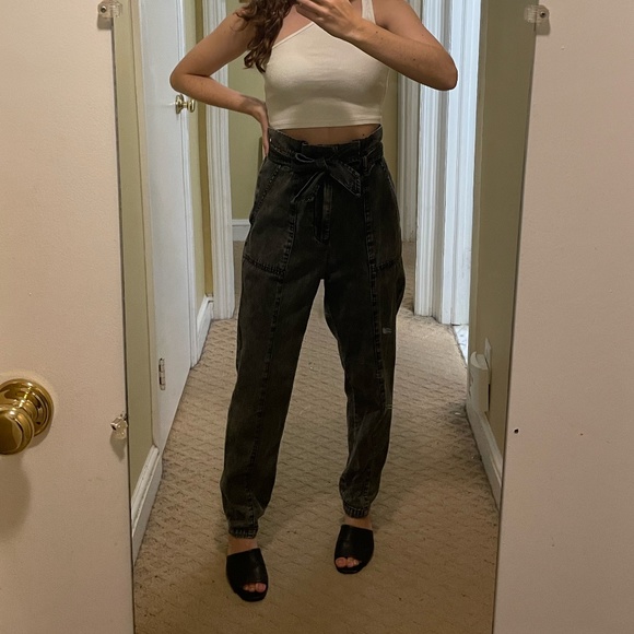 BB Dakota (Steve Madden) "Wash & Learn" Paperbag Waist Dark Grey Jeans Size 4 - Picture 6 of 9